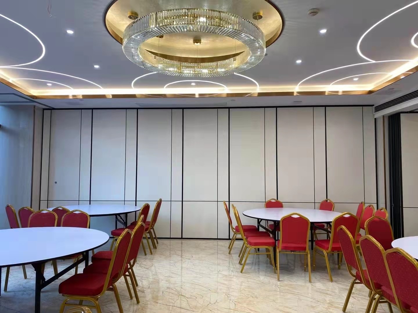 1.soundproof movable partition Restaurant usage scenario 1.soundproof movable partition Restaurant usage scenario